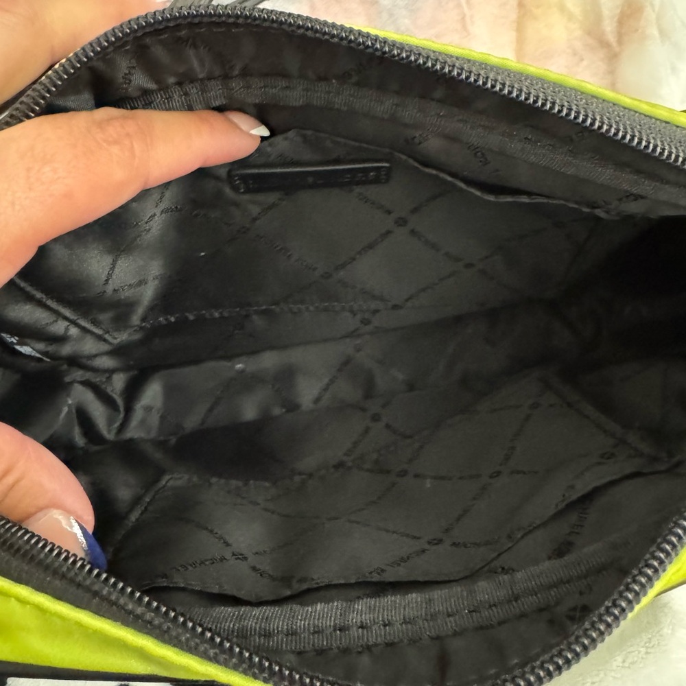 Michael Kors Neon Green crossbody bag - Picture 7 of 8